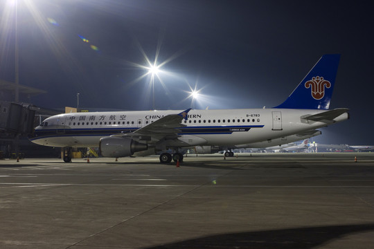 夜晚的中國南方航空客機(jī)