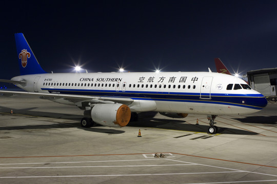 夜晚的飛機(jī) 沈陽機(jī)場(chǎng)