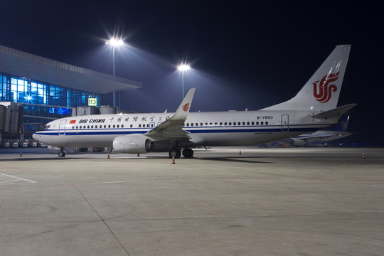 夜晚的飛機(jī) 沈陽(yáng)機(jī)場(chǎng)