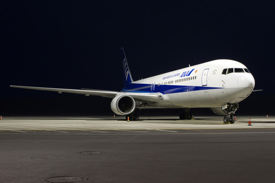夜晚的飛機(jī) 沈陽(yáng)機(jī)場(chǎng)