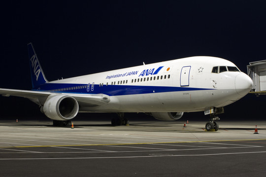 夜晚的全日空飛機(jī)