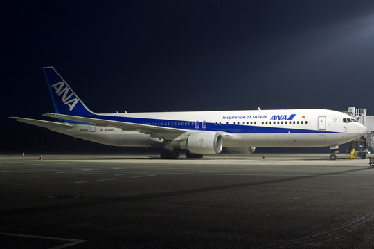 夜晚的全日空飛機(jī)