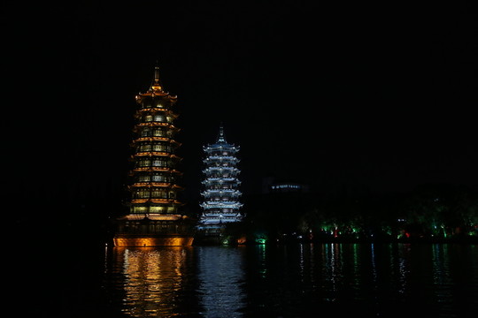 桂林雙塔夜景