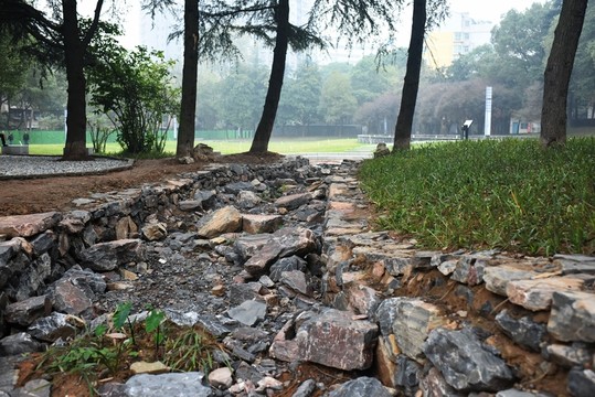 石頭路