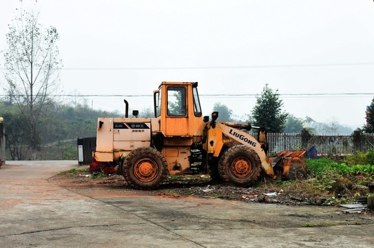 拖拉機(jī)