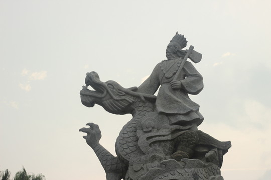 顓頊乘龍雕塑