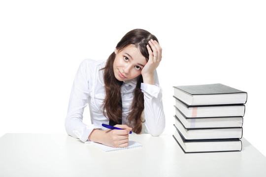 悲傷的女孩與書籍