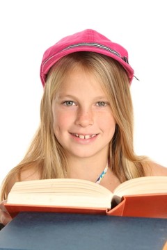 可愛的學(xué)校女孩與書籍