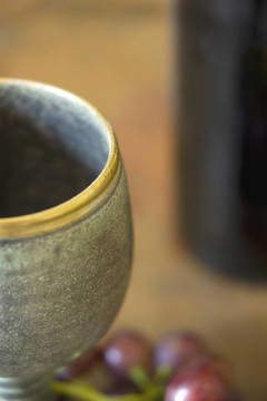 靠近葡萄酒容器