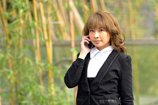 帶手機(jī)的女人