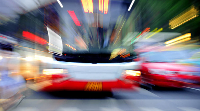 高速車輛在城市道路上的模糊路徑