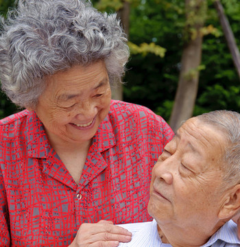 親密的一對(duì)夫婦