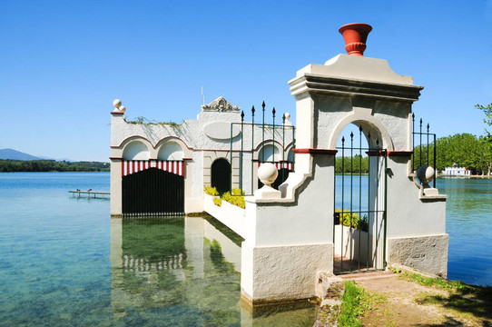 湖旅游Banyoles