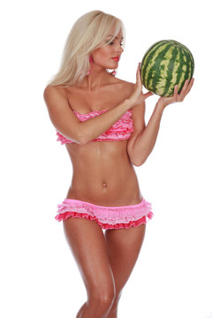 在一個粉紅色的比基尼女孩