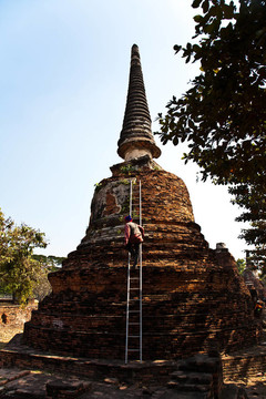 著名的寺Wat Phra Si sanphet；在Ajutthaya皇家宮殿