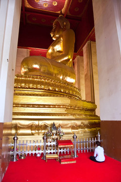 著名的寺Wat Phra Si sanphet；在Ajutthaya皇家宮殿