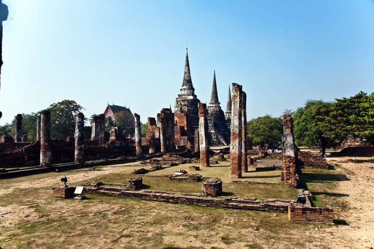 著名的寺Wat Phra Si sanphet；在Ajutthaya皇家宮殿