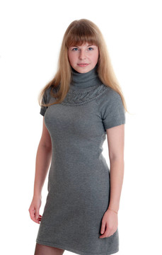 穿灰色衣服的女孩