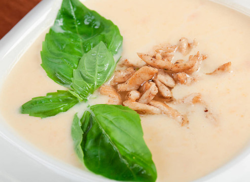 煙熏肉蔬菜奶油湯