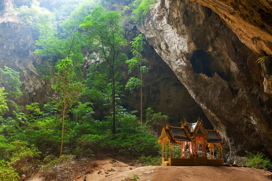 Phraya Nakorn洞穴