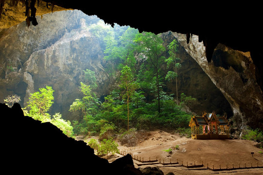 Phraya Nakorn洞穴