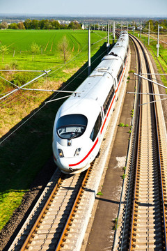 開放區(qū)高速列車