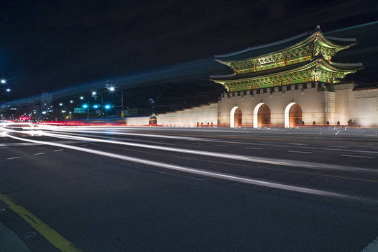 Gyeongbokgung Gates在夜晚