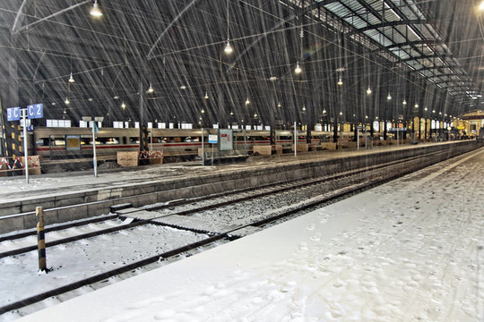 在冬季大雪火車站