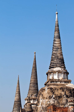 著名的寺Wat Phra Si sanphet；在Ajutthaya皇家宮殿