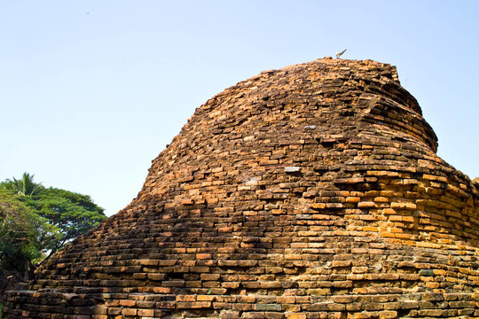 著名的寺Wat Phra Si sanphet；在Ajutthaya皇家宮殿