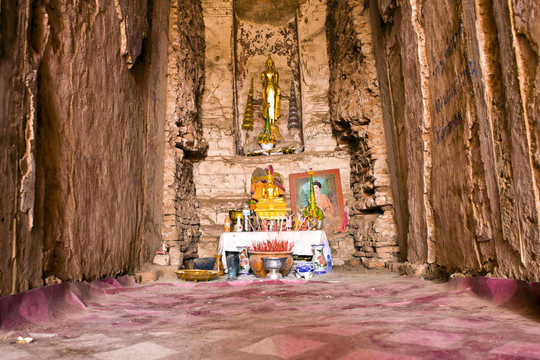 著名的寺Wat Phra Si sanphet；在Ajutthaya皇家宮殿