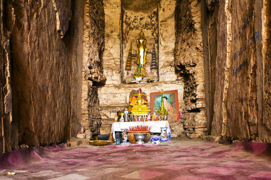 著名的寺Wat Phra Si sanphet；在Ajutthaya皇家宮殿