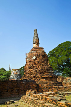 著名的寺Wat Phra Si sanphet；在Ajutthaya皇家宮殿
