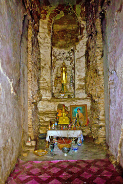 著名的寺Wat Phra Si sanphet；在Ajutthaya皇家宮殿