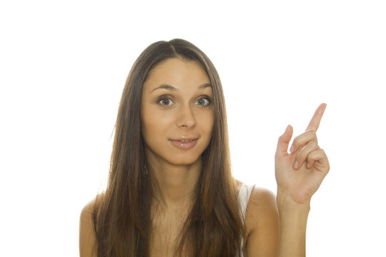 接近一個年輕的女人指著