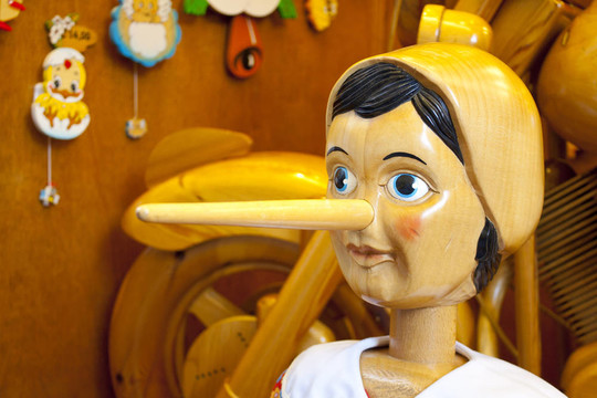 娃娃有長(zhǎng)鼻子Wooden Pinocchio
