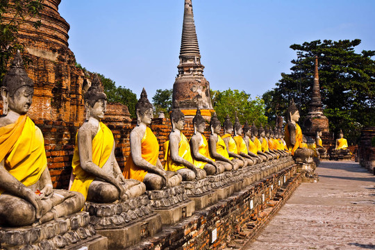 如來佛祖的雕像在寺廟屈艾柴Mongkol城府近曼谷；泰國