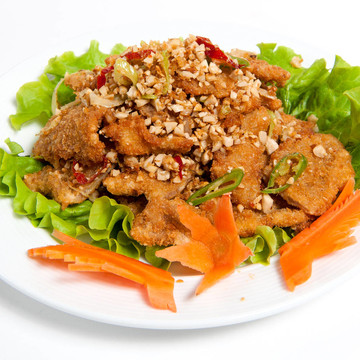 在盤(pán)子上用花生醬牛肉
