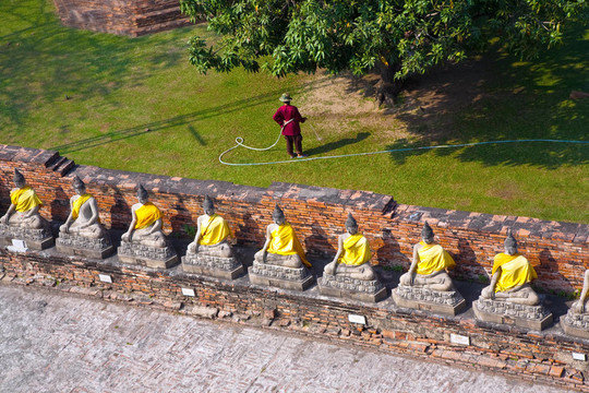 如來(lái)佛祖的雕像在寺廟屈艾柴Mongkol城府近曼谷；泰國(guó)