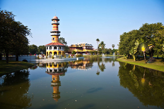 皇家住宅（Phra Thinang）和圣人了望塔（Ho Withun Thasana）在大城和曼谷的