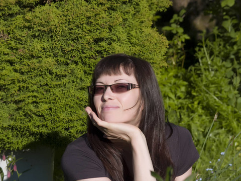 接近一個美麗的女人