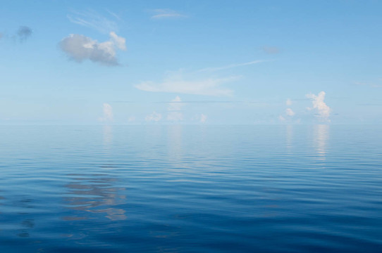 海洋與藍天背景