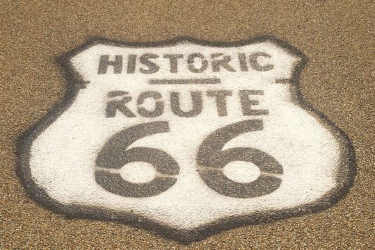 路66號在路面上的標志