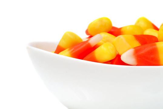 萬(wàn)圣節(jié)糖果玉米在一個(gè)碗里