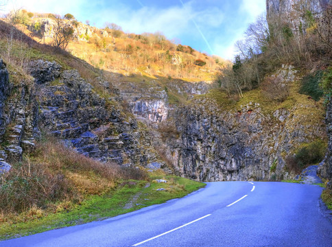 彎曲的道路曲折的山路陡峭通過垂直邊和美麗的風(fēng)景