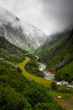 路在山