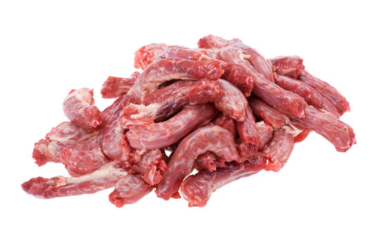 白色背景上的雞肉