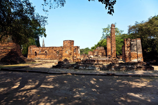 著名的寺Wat Phra Si sanphet；在Ajutthaya皇家宮殿