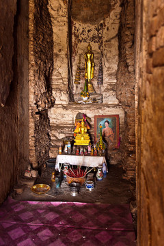 著名的寺Wat Phra Si sanphet；在Ajutthaya皇家宮殿