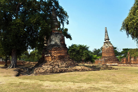 著名的寺Wat Phra Si sanphet；在Ajutthaya皇家宮殿